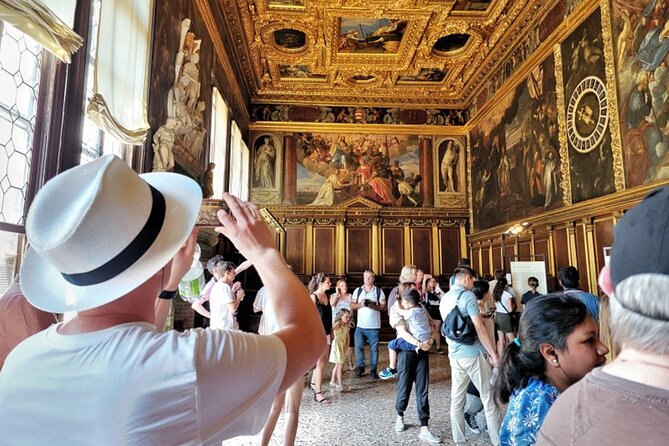 St Mark's, Doge's Palace, with Murano and Burano & Gondola Ride - Murano by boat: Glass blowing without the guesswork