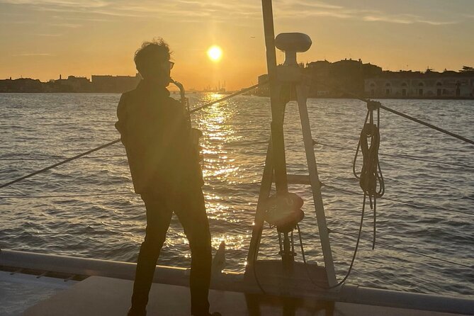 Sunset Jazz Catamaran Cruise with Aperitivo and Live Saxophone - Why this sunset jazz catamaran works in Venice