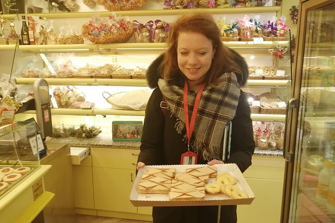 Venetian Cicchetti Street Food and Sightseeing Walking Tour - Bacari style: why the food stops feel more local