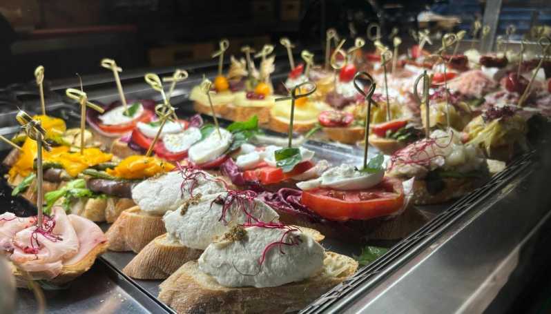 Venice: 10 shades of Cicchetti and Wine - Starting in Campo San Giacomo di Rialto: Getting Your Bearings Fast