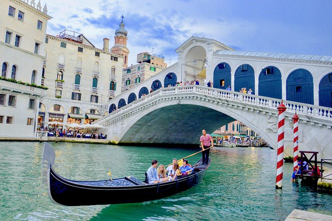 Venice: 30 min private Gondola Ride with Guide - Accademia Bridge, Ca’ d’Oro, Rialto Bridge: the highlights you’ll recognize