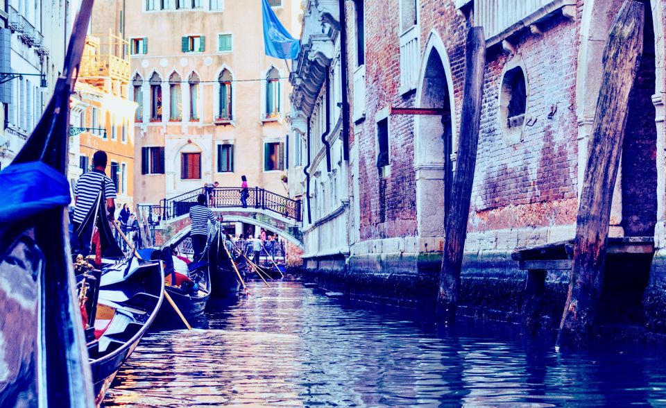 Venice: 30-Minute Gondola Ride on Grand Canal with Serenade - How the serenade gondola works on the Grand Canal