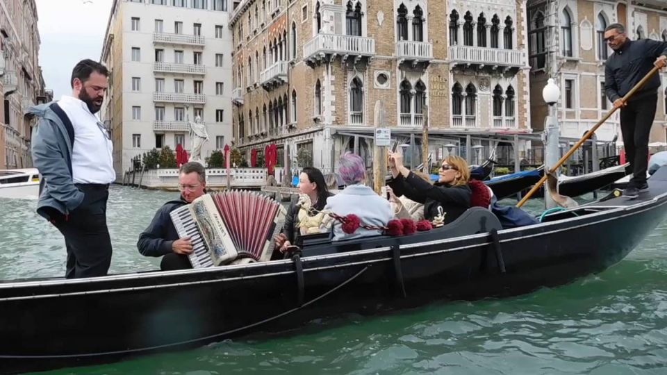 Venice: 30-Minute Gondola Ride on Grand Canal with Serenade - Floating past Santa Maria della Salute and the Peggy Guggenheim Collection