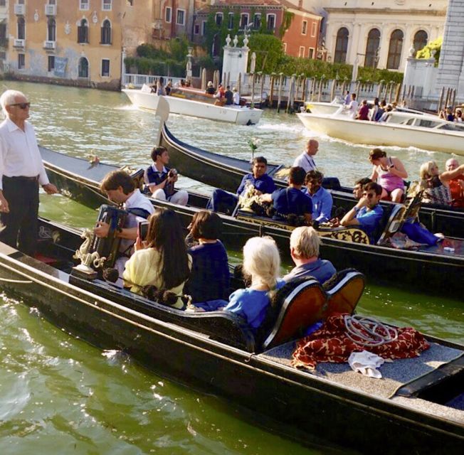 Venice: 30-Minute Gondola Ride on Grand Canal with Serenade - Boarding fast at Santa Maria del Giglio