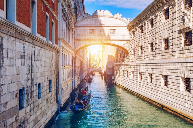 Venice 3,5 hrs tour: Doge's Palace, St Mark's and Hidden Gems - Doge’s Palace and the prison bridge: stairs, power, and paper doors