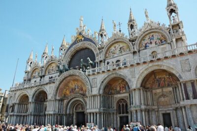 Venice 3,5 hrs tour: Doge's Palace, St Mark's and Hidden Gems - Piazza San Marco intro: how the Doge’s Palace story starts