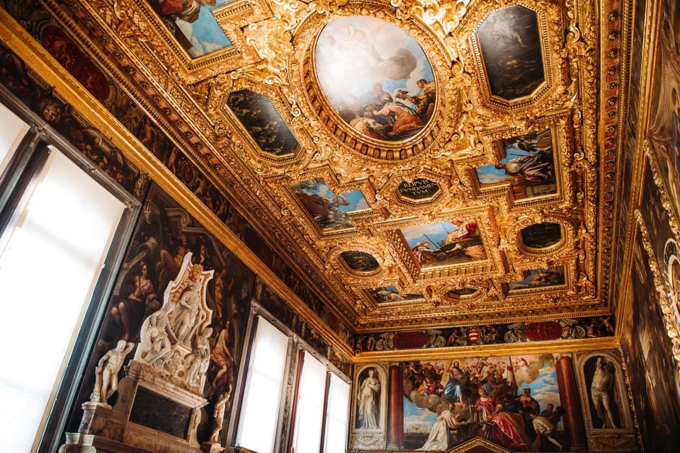 Venice: After-Hours St. Mark’s & Doge's Palace VIP Tour - What about the group size and the audio experience?