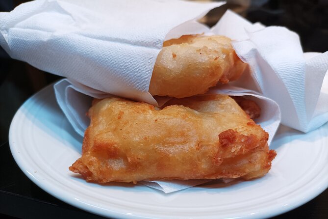 Venice Bacaro Food Tour: Eat and Drink like a Venetian - Stop 2: Calle de la Testa and the cicchetti + ombrà di vino moment