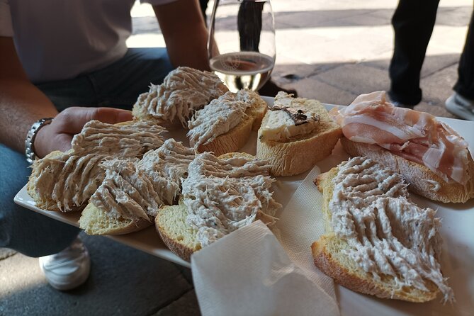 Venice Bacaro Food Tour: Eat and Drink like a Venetian - Stop 3: Calle de la Malvasia at a historic osteria in an alley