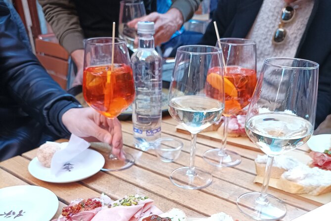 Venice Bacaro Food Tour: Eat and Drink like a Venetian - Stop 5: Salizada del Pistor for fresh, seasonal cicchetti