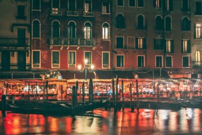Venice by Night: Highlights & Hidden Gems Tour - Where to meet and how the night tour ends
