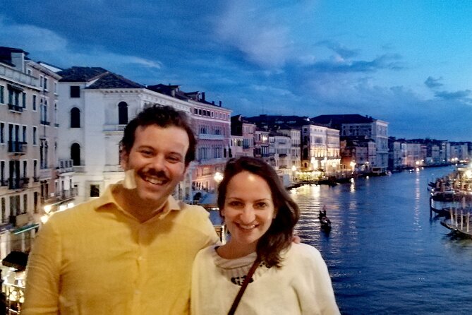 Venice by Night: Highlights & Hidden Gems Tour - Libreria Acqua alta and Ponte dei Colafelzi: a peaceful pause with canal views