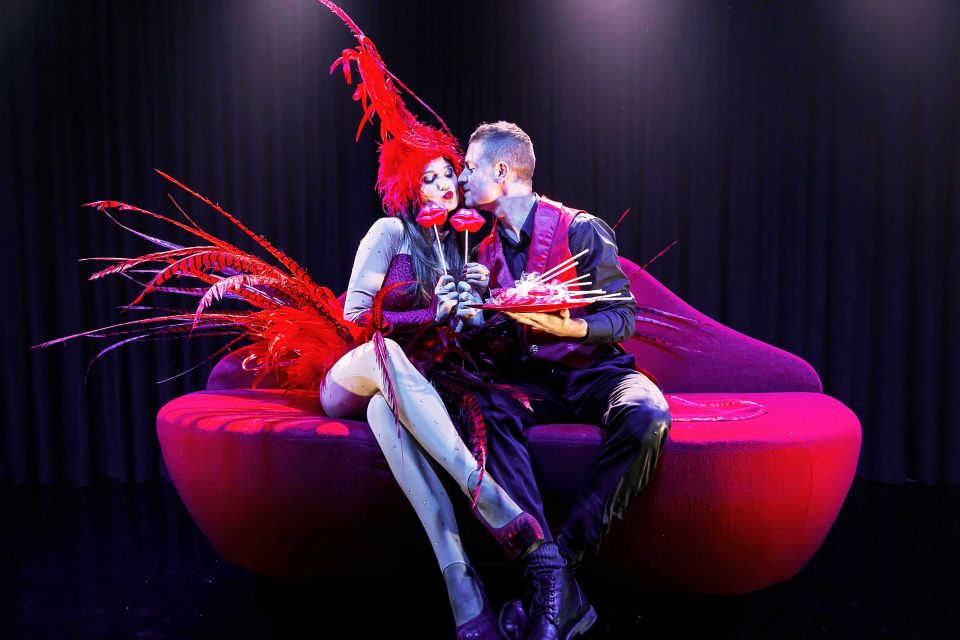 Venice: Cabaret Dinner Show - Arrival: welcome drink, foyer photos, and the Baroque mood