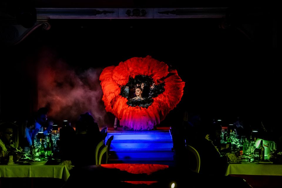 Venice: Cabaret Dinner Show - The dinner: 5 courses with wine, water, and coffee