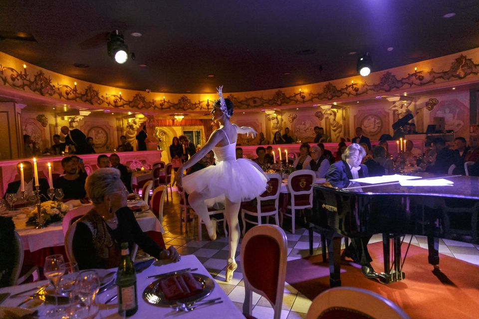 Venice: Cabaret Dinner Show - Parking, cloakroom, and the small comforts that help