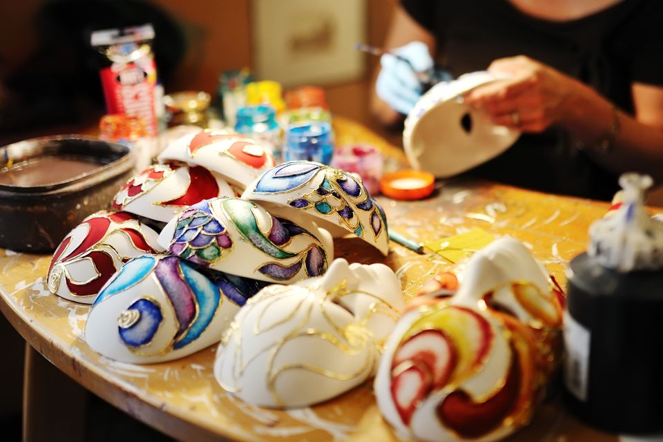 Venice: Carnival Mask Decoration Class at Casanova Prisons - The Painting and Glitter Techniques: Easy Enough for Kids, Polished Enough for Adults