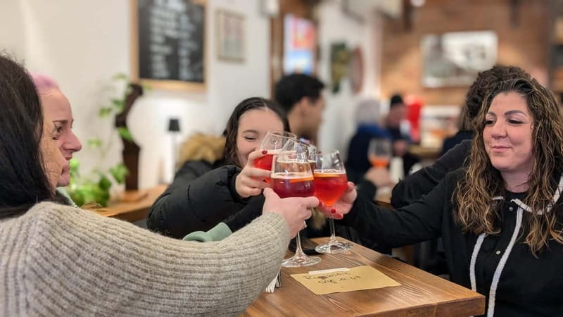 Venice: Cicchetti, Spritz, and Wine Tour in Ghetto Ebraico - What makes the guides stand out here