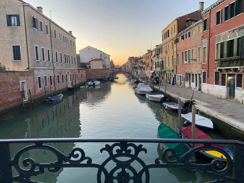 Venice: Cicchetti, Spritz, and Wine Tour in Ghetto Ebraico - Jewish Ghetto walk meets food stops: how the pacing feels
