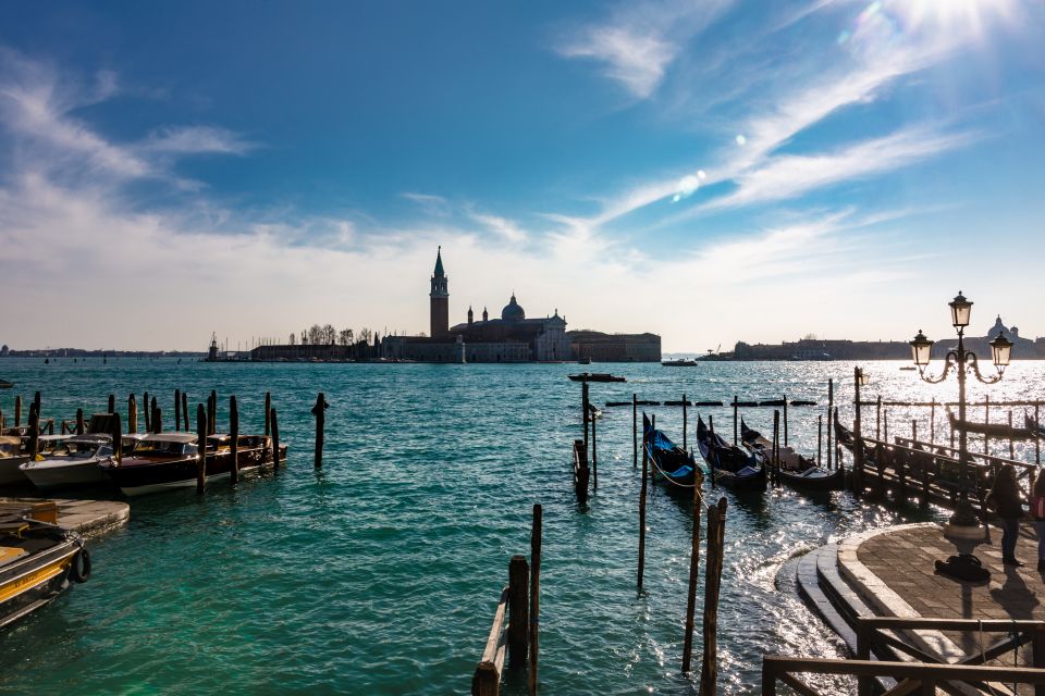 Venice: City Center Historical Guided Walking Tour - Group Size, Monolingual Guides, and How to Hear the Stories