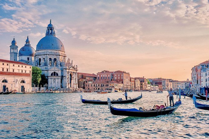 Venice: Classic 30-Minute Gondola Ride Through the Canals - Key things to know before you go