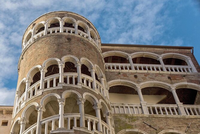 Venice: Classic 30-Minute Gondola Ride Through the Canals - Campo San Moisè: where the ride really starts