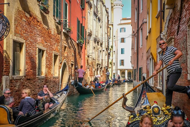 Venice: Classic 30-Minute Gondola Ride Through the Canals - Timing your slot: morning calm, afternoon energy, sunset glow