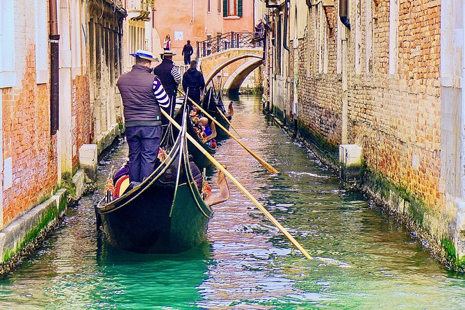 Venice: Classic 30-Minute Gondola Ride Through the Canals - Price and value: what $49.32 buys you