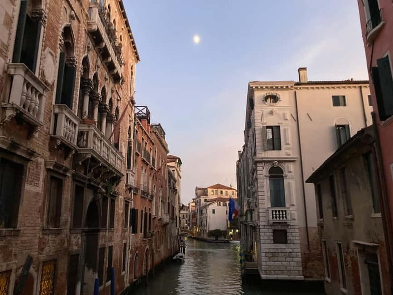 Venice: Crimes, Legends, and Mysteries Sunset Tour - Following Rio di San Polo: Venice’s Canals as the Underground