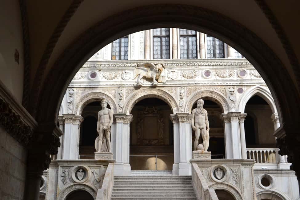 Venice Doge's Palace and St Mark's Basilica Guided Tour - Ponte dei Sospiri: the Bridge of Sighs and what it signals