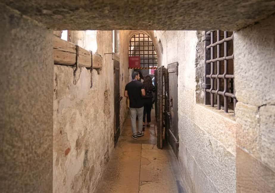 Venice: Doge's Palace and St Mark's Tour with Gondola Ride - Bridge of Sighs and the New Prisons