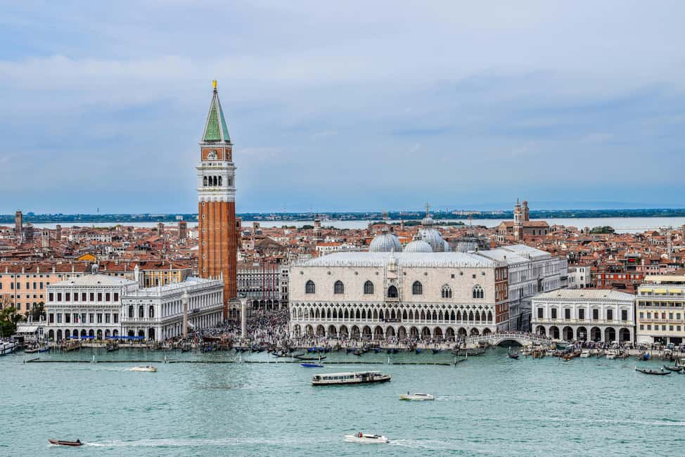 Venice: Doge's Palace, Bridge of Sighs, Prisons, Correr & Audioguides - Bridge of Sighs and St Mark’s Prisons: the story in the sequence