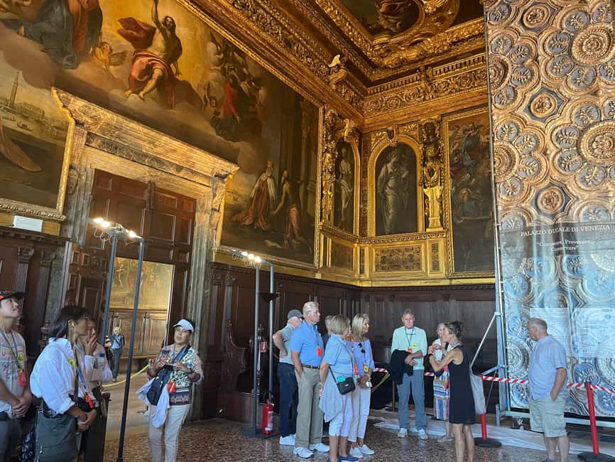 Venice: Doge's Palace Guided Tour with Optional Gondola Ride - Bridge of Sighs and the New Prisons: The Story Goes Dark