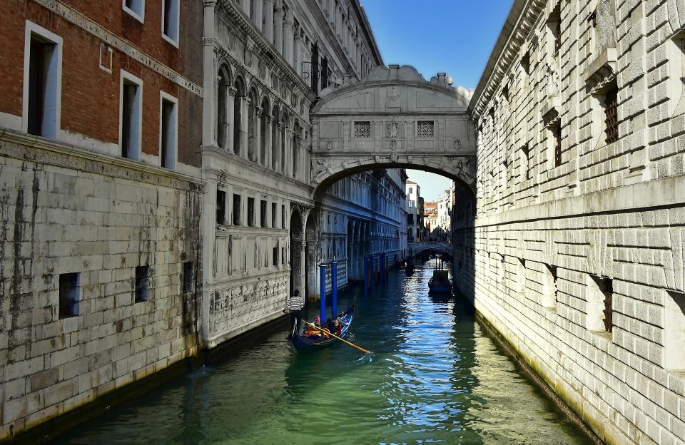 Venice: Doge's Palace Guided Tour with Optional Gondola Ride - What the Pace Feels Like in Real Life