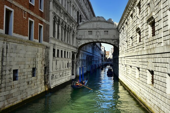 Venice: Doge's Palace Guided Tour With Tickets & Optional Gondola - Entering Venice’s Power Center: St Mark’s Square to the Palace