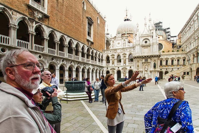 Venice: Doges Palace, Prison, and Secret Passageways Tour - Bridge of Sighs and the New Prisons: The Final Mood Shift