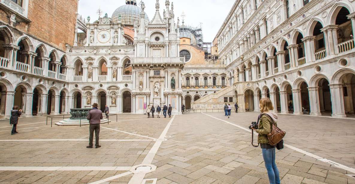 Venice: Doge's Palace Skip-the-Line Tour with Prisons - Getting into the Doge’s Palace: meeting point and security flow