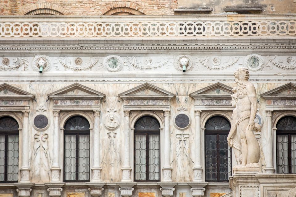Venice: Doge's Palace Skip-the-Line Tour with Prisons - 75 minutes, crowds, and audio: how to make it work