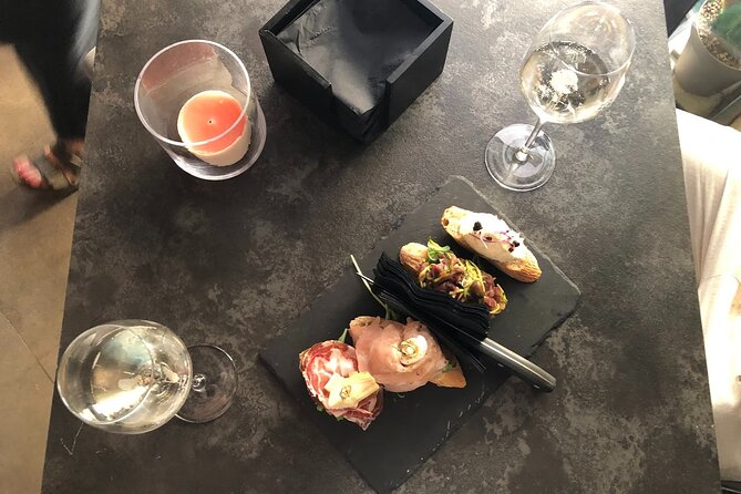 Venice Food Tour with 6+ Tastings with Cicchetti, Spritz & More - Stop 2: The Venice Jewish Ghetto—Courtyards, Synagogues, and Cookies