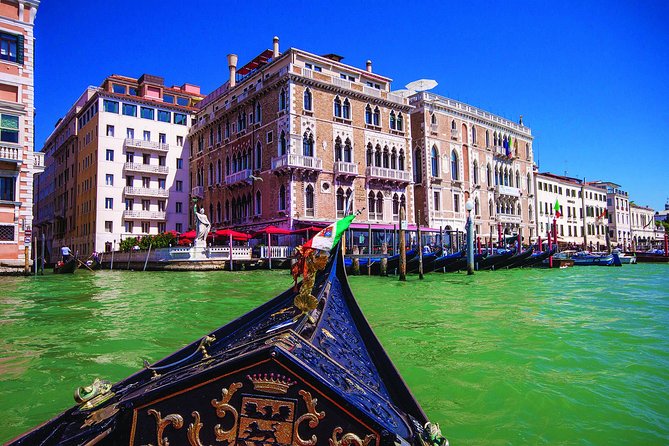 Venice Gondola Experience - On the Water With a Professional Gondolier: Skill Is the Show