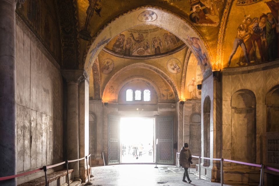 Venice: Gondola Ride & Guided Tour of St. Mark's Basilica - The practical timing gap: how to not lose your day in St. Mark’s Square
