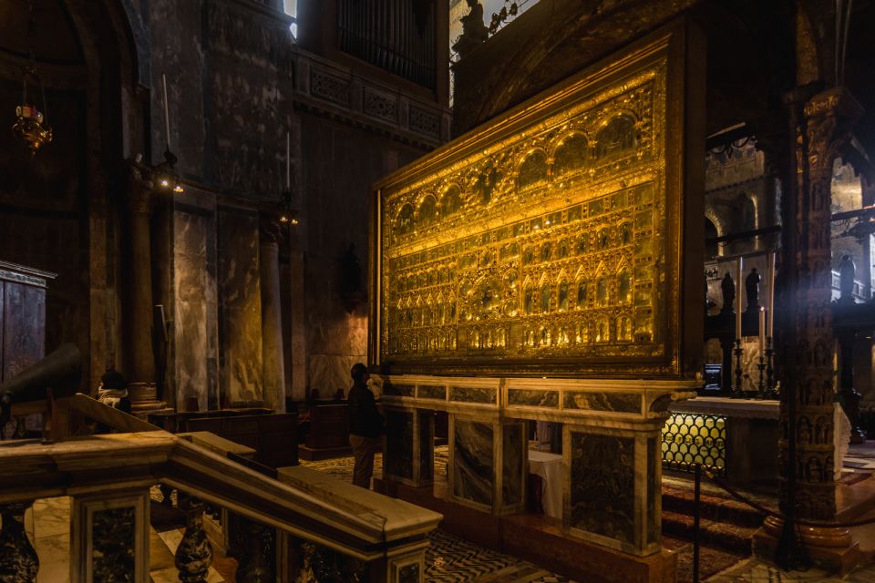 Venice: Gondola Ride & Guided Tour of St. Mark's Basilica - Gondola Gallery: tools, craft, and a virtual ride