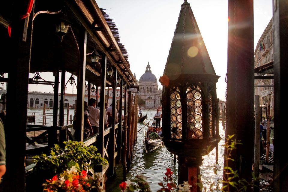 Venice: Gondola Ride with Live Guide or Audio Guide - 30 Minutes on the Canals: Why the Time Window Works