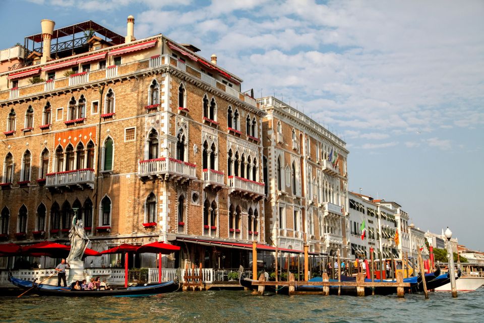 Venice: Gondola Ride with Live Guide or Audio Guide - Live Guide Onboard vs Audioguide App: Choose How You Want to Listen