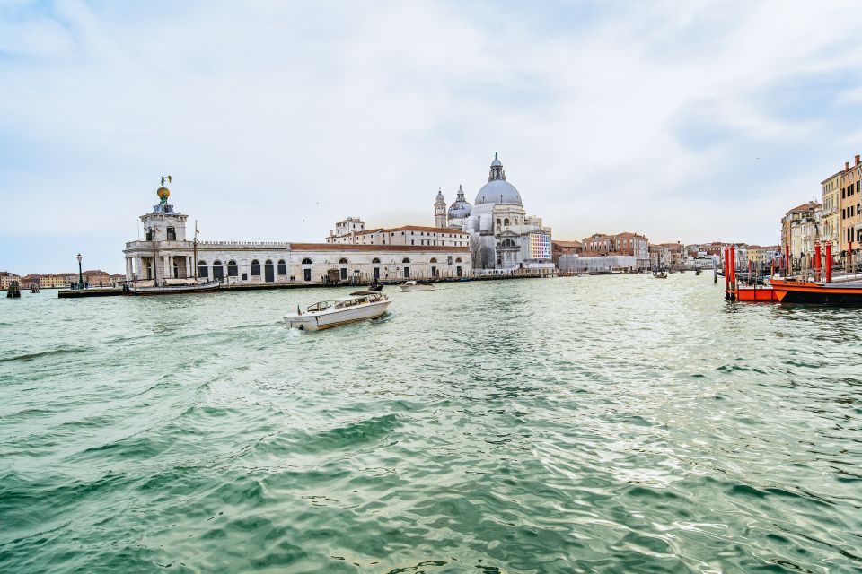 Venice: Grand Canal Boat Tour - Comfort and Photos: Inside vs Outside, and the Realities of a Motorboat