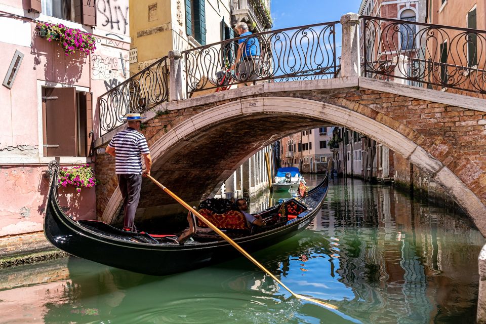 Venice: Grand Canal by Gondola with Live Commentary - Gondola Gallery: the craftsmanship lesson you’ll actually remember