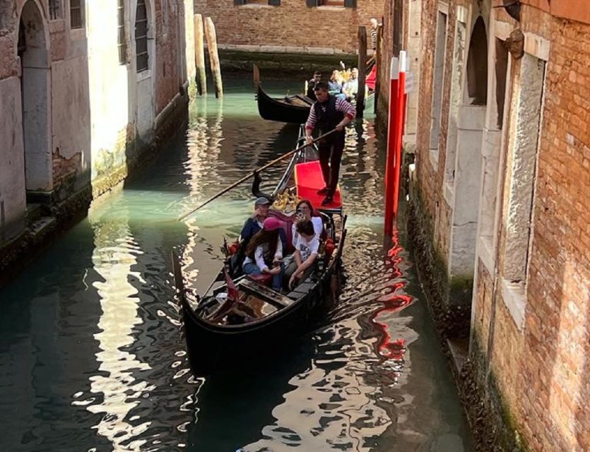 Venice: Grand Canal by Gondola with Live Commentary - What about the “serenade” option?