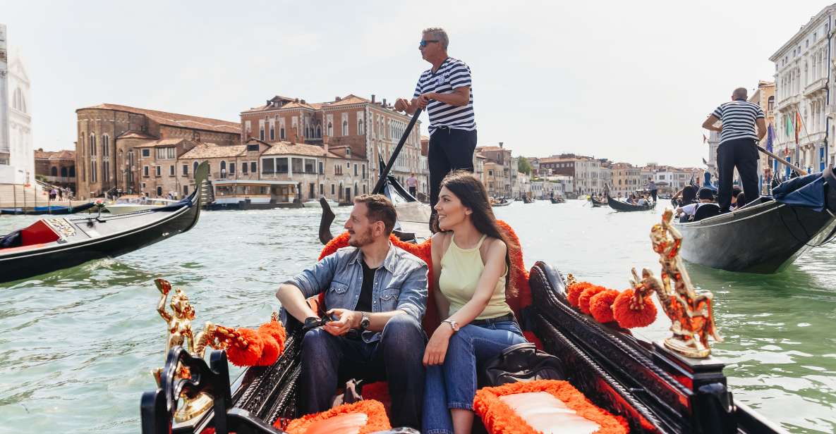 Venice: Grand Canal Gondola Ride with App Commentary - App Commentary + VR: The Best Way to Learn Without Getting Left Behind