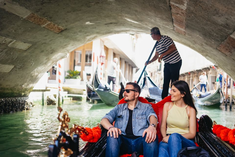 Venice: Grand Canal Gondola Ride with App Commentary - The 15-Minute Intro Walk: Small Time, Big Setup