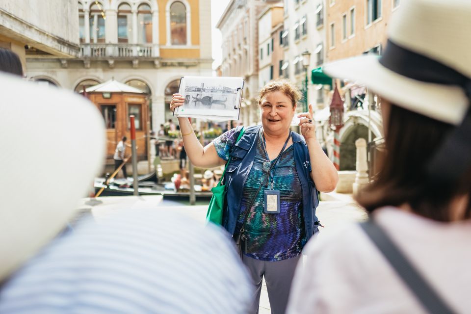 Venice: Grand Canal Gondola Ride with App Commentary - Shared Gondola Reality: What Changes When You’re Not Alone