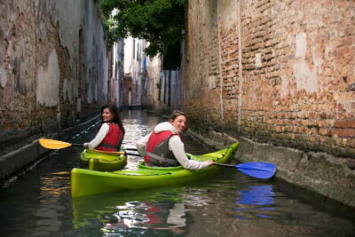 Venice: Guided Canal Kayak Tour at Day, Night, or Sunset - Stop-by-Stop: From Safety Briefing to Cannaregio Photo Views